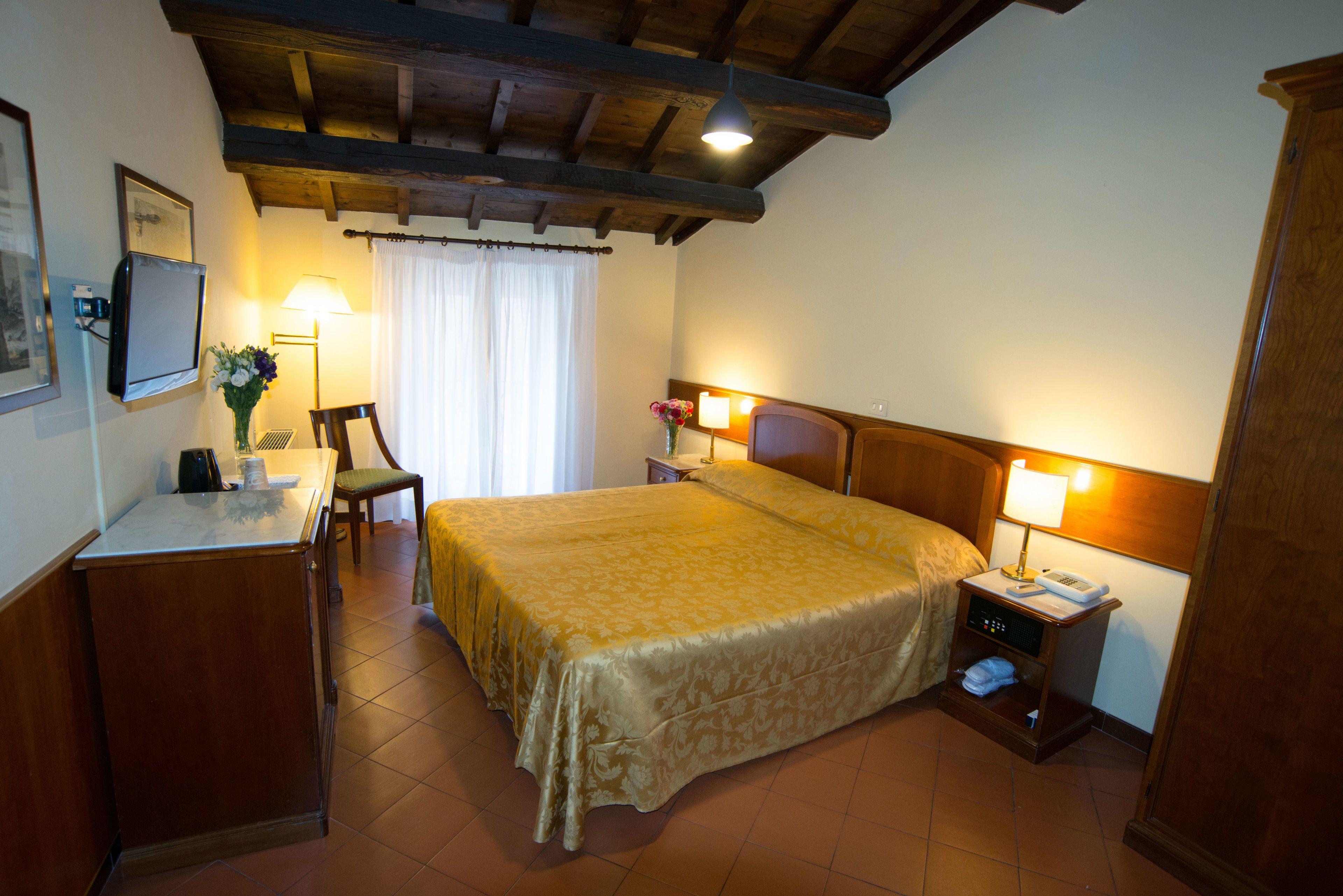 Hotel Teatro Di Pompeo - Rome — Photos 3